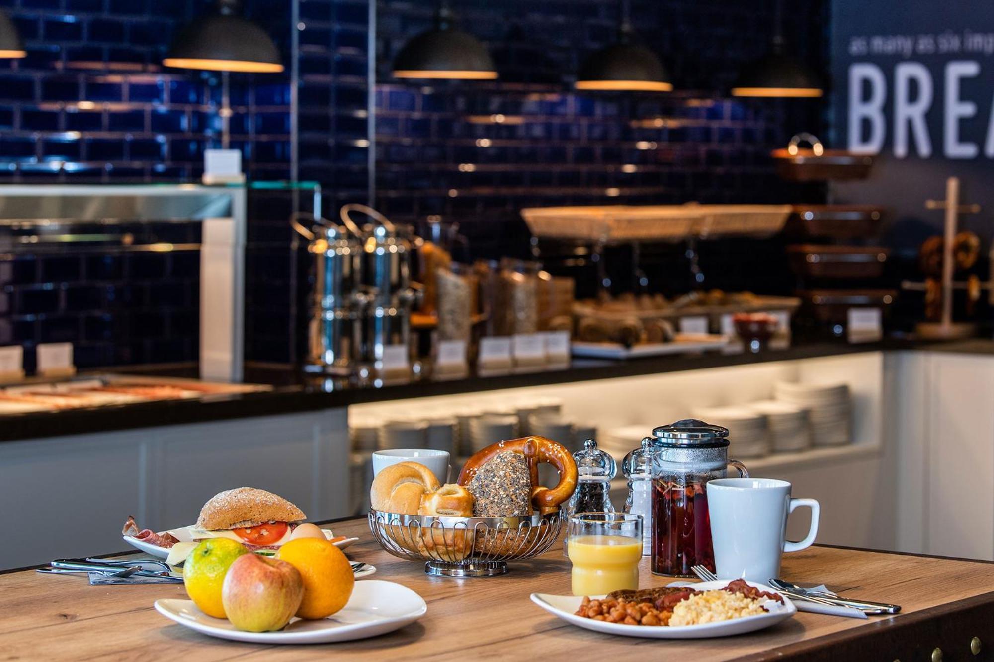 Premier Inn Heilbronn City Centre Экстерьер фото