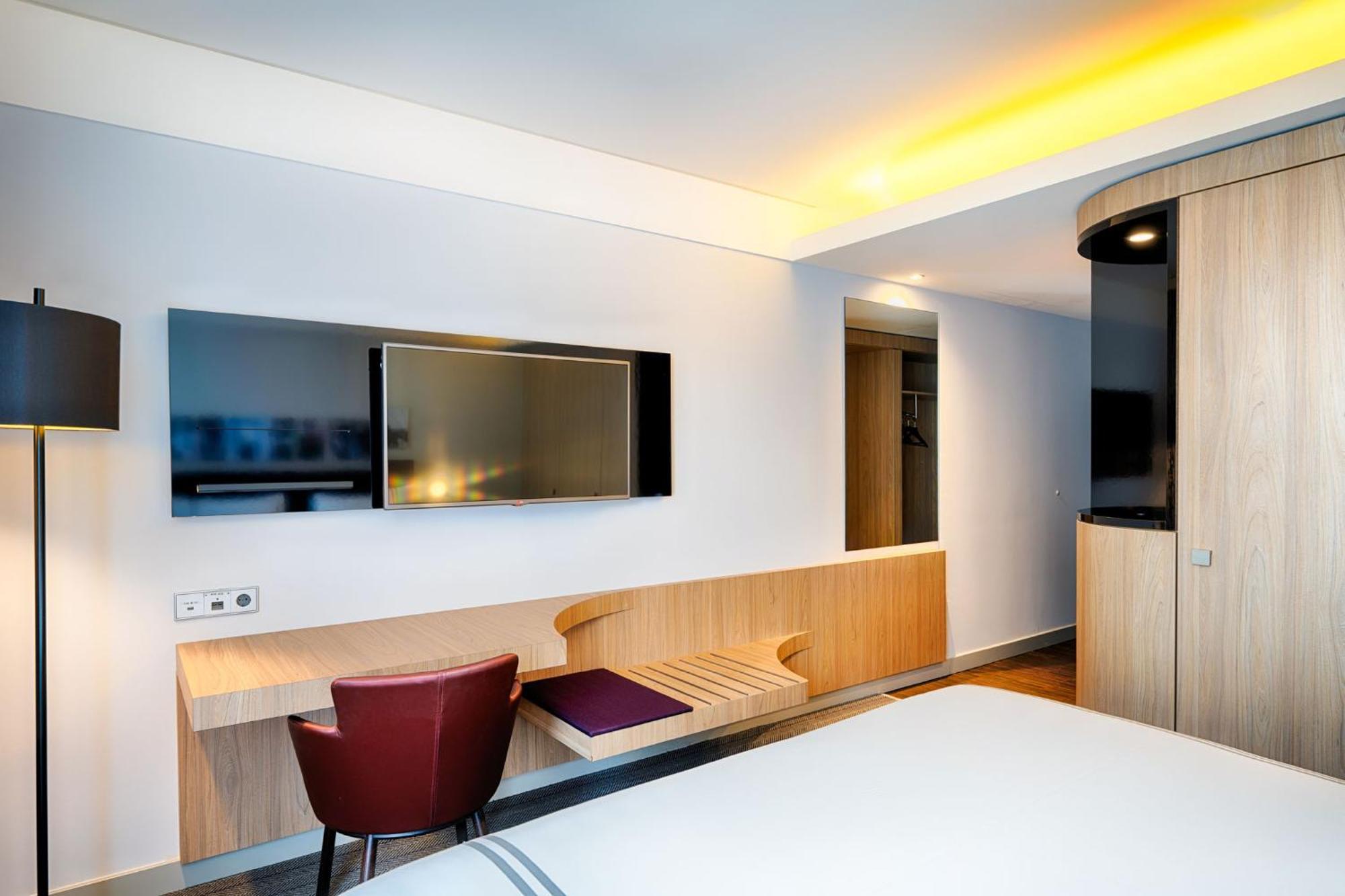 Premier Inn Heilbronn City Centre Экстерьер фото