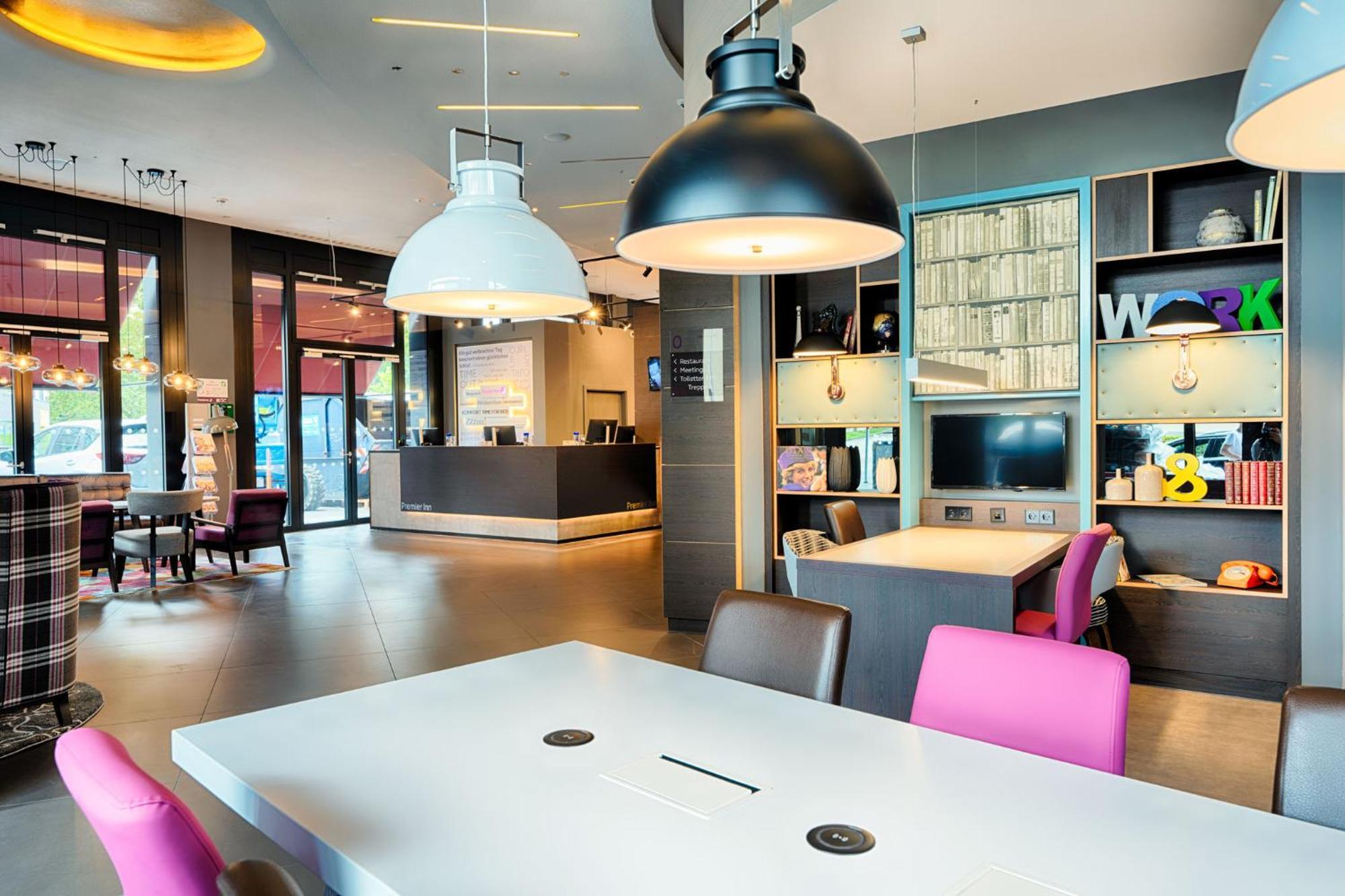 Premier Inn Heilbronn City Centre Экстерьер фото