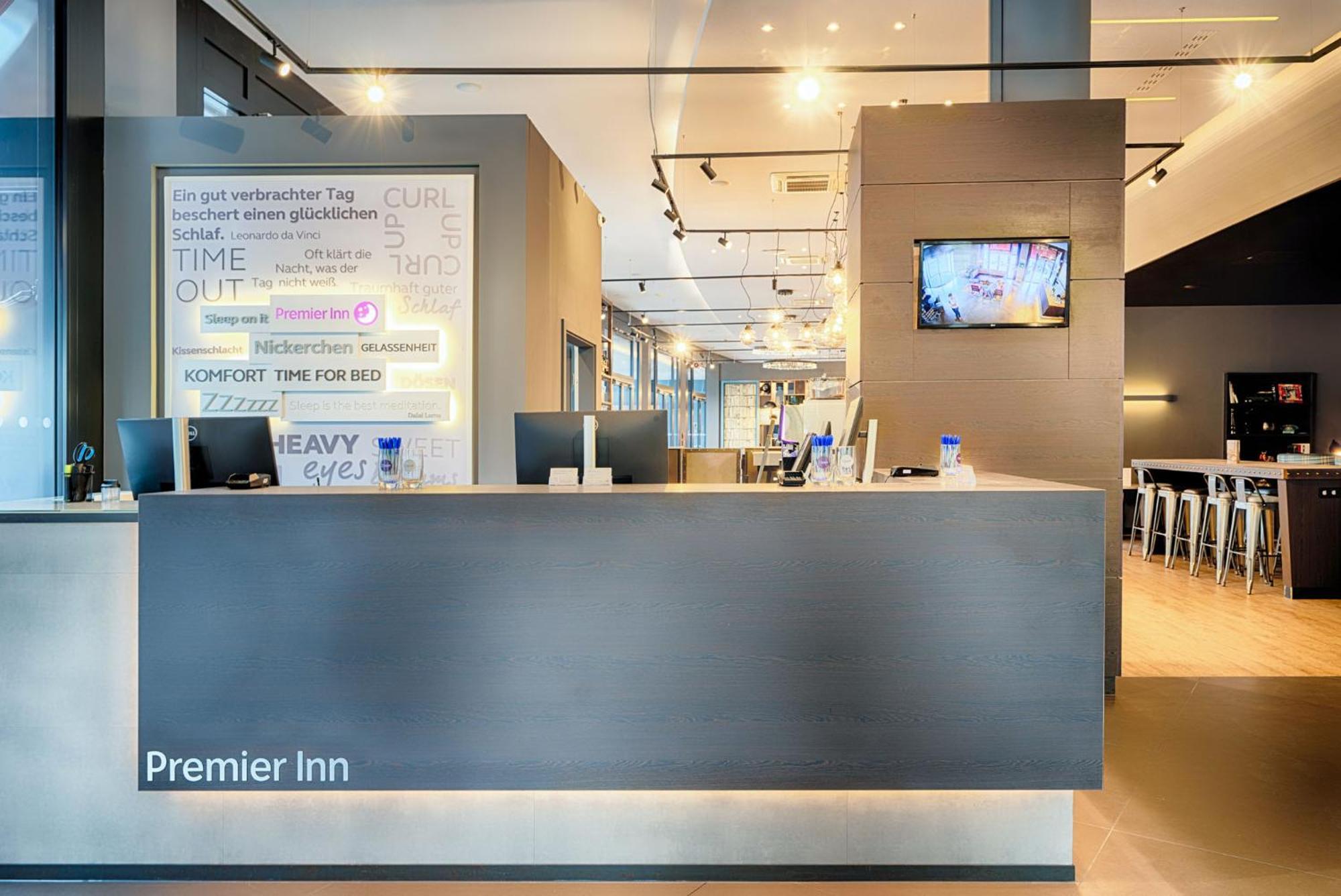 Premier Inn Heilbronn City Centre Экстерьер фото